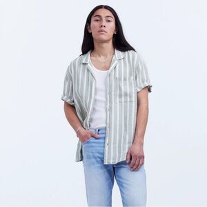 Madewell Linen Easy Short-Sleeve Button Down in Dried Aloe